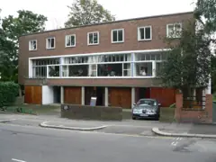 2 Willow Road